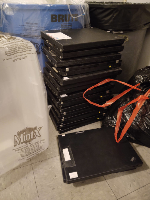 Lenovo ThinkPad R61 trash pile